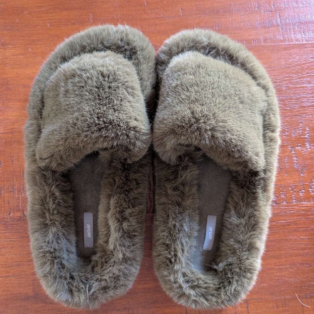 Cozy Olive Faux Fur Slippers From Aerie Size 8